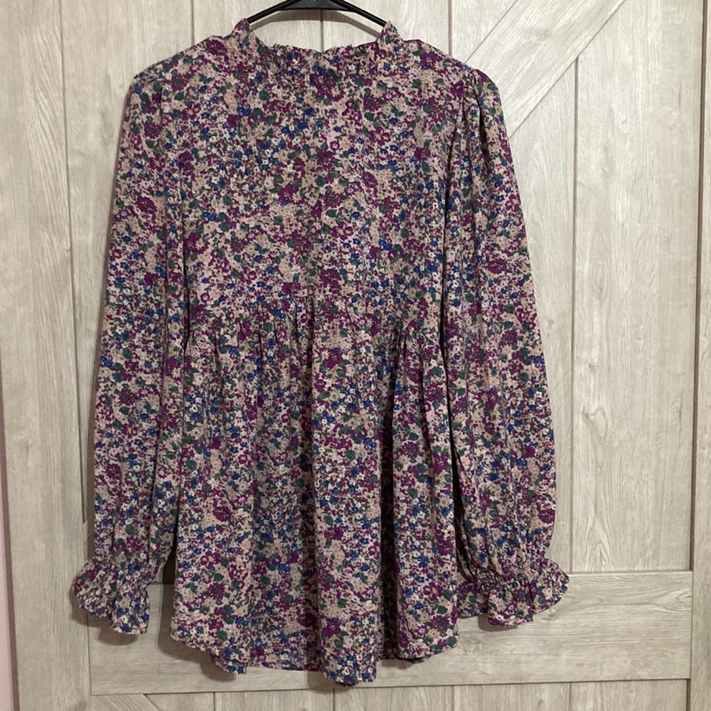 Mod Boutique floral peplum blouse. Long sleeve. Size Small.